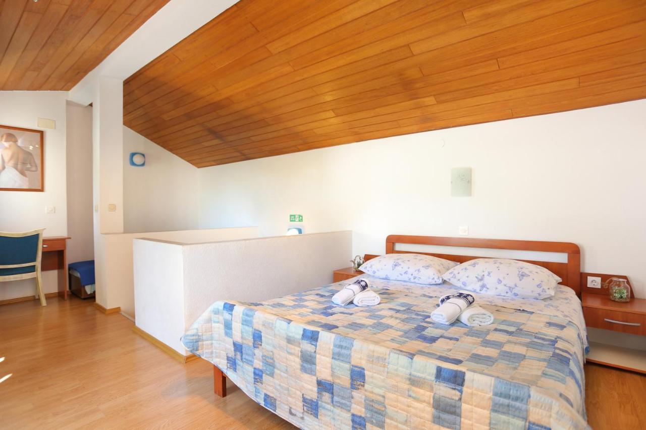 Holiday House With A Parking Space Brela, Makarska - 788 Exterior photo